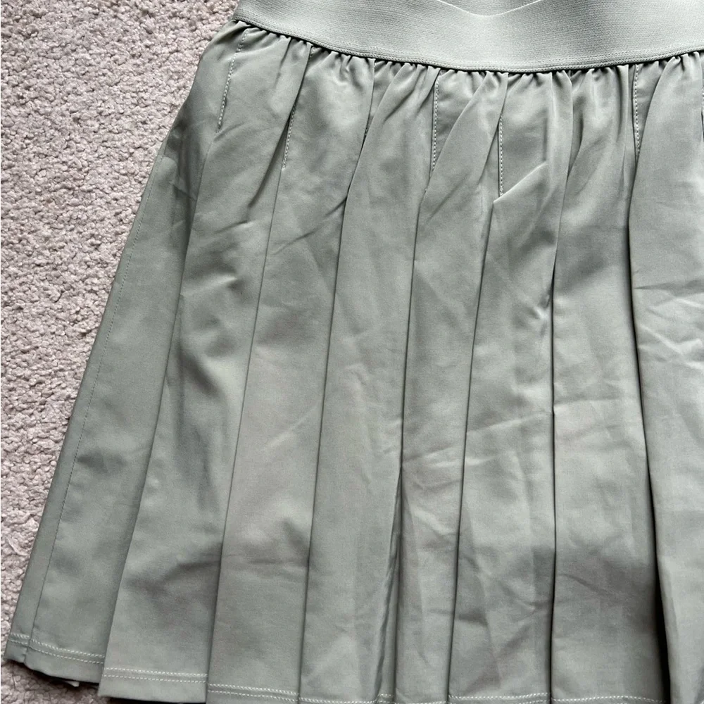 Alo Yoga Women Varsity Tennis Skirt Limestone Pleated Elastic Waistband A Line M
